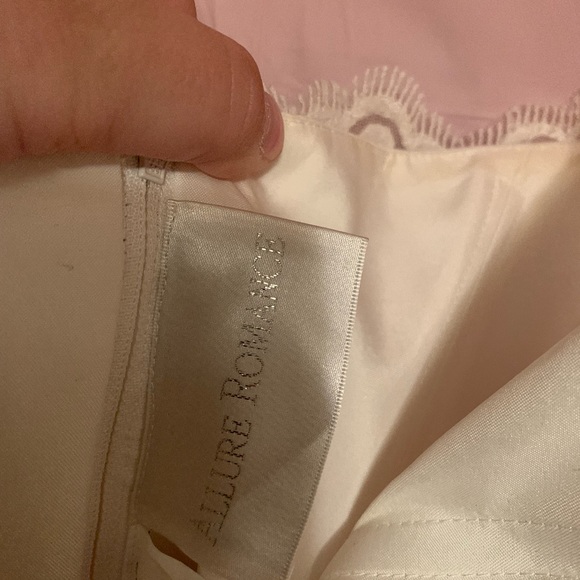 Wedding Dress - Picture 4 of 6